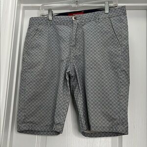 ZARA MAN Printed Chino Shorts
Size: US 32 / EUR 42 / MEX 32